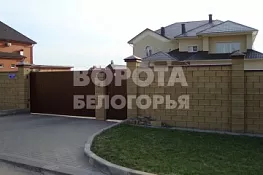 Частный дом откатные ворота Дорхан