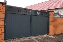 Частный дом Распашные ворота ALUTECH Prestige 45 mm.Антрацит. RAL7016