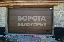 Алютех ворота 8014 с калиткой s-гофр